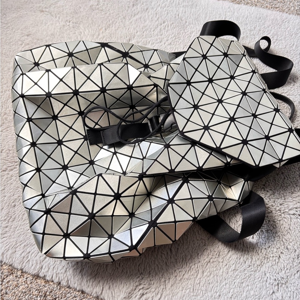 Geometric Silver Backpack - Picture 4 of 8
